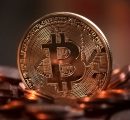 Bitcoin arrin në 50 mijë dollarë
