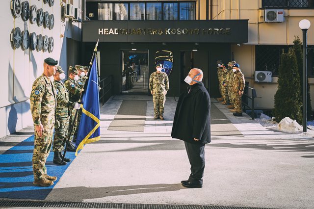 Situata e sigurisë në Kosovë, ambasadori amerikan takon komandantin e KFOR-it